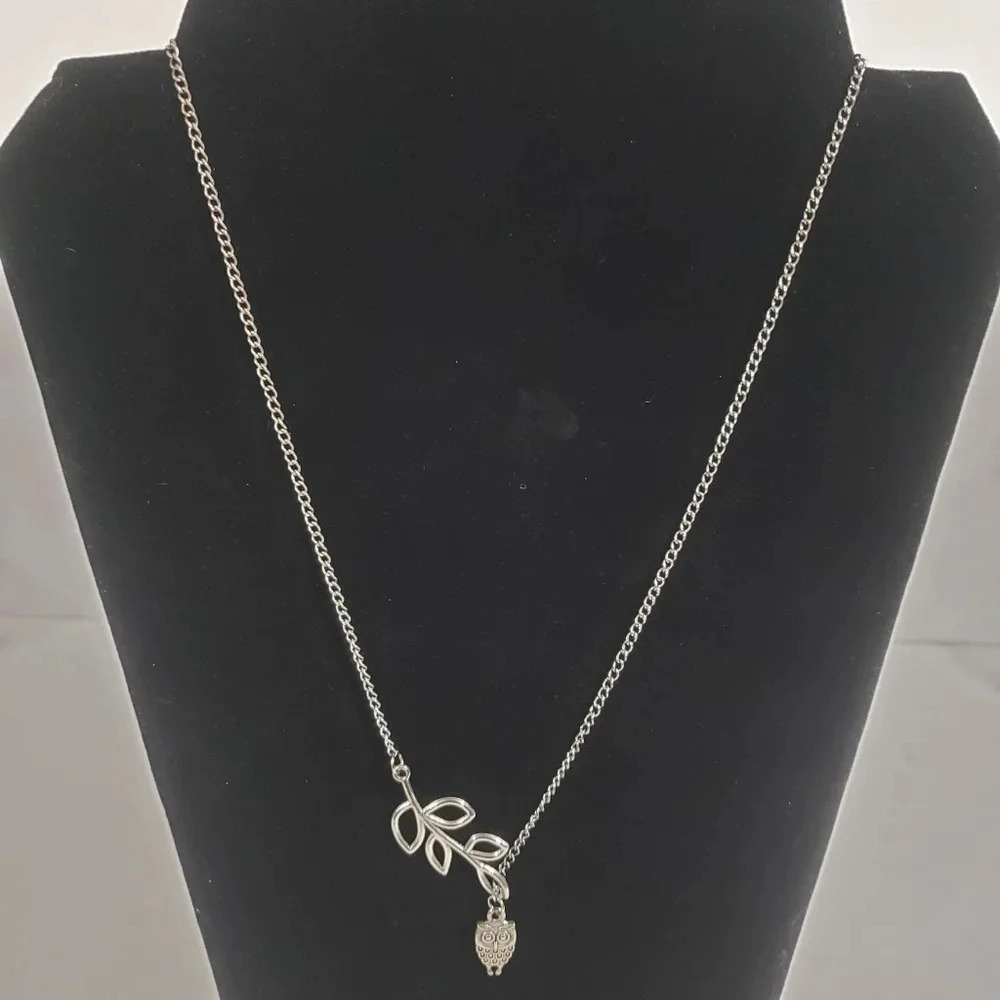 Womans Simple Little Owl/Leafy branch Lariat Silver  Toned Necklace.